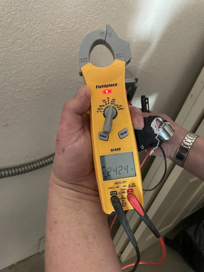 Voltage testing with clamp meter during Generator Installation in Doffing